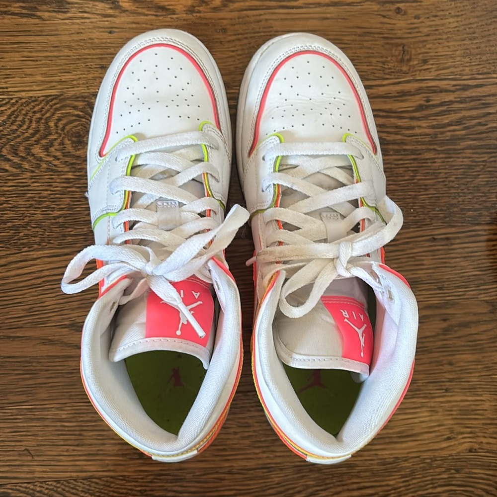 Jordan 1 Mid - Picture 3 of 4